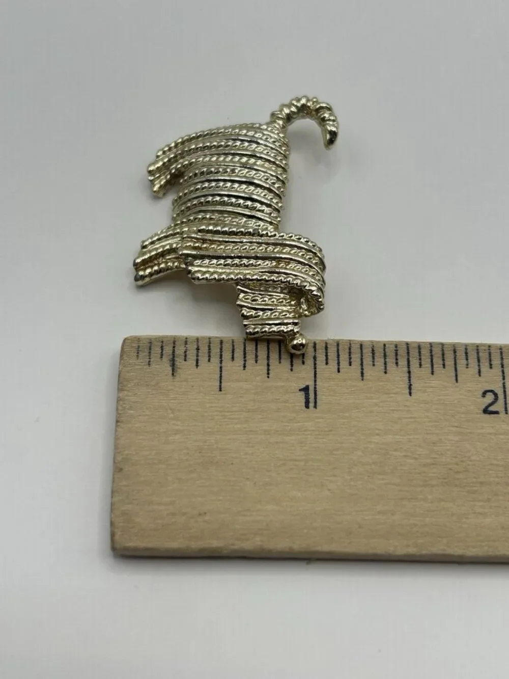 Vintage SARAH COVENTRY Signed Gold Tone Shaggy Dog Brooch Pin 1.5